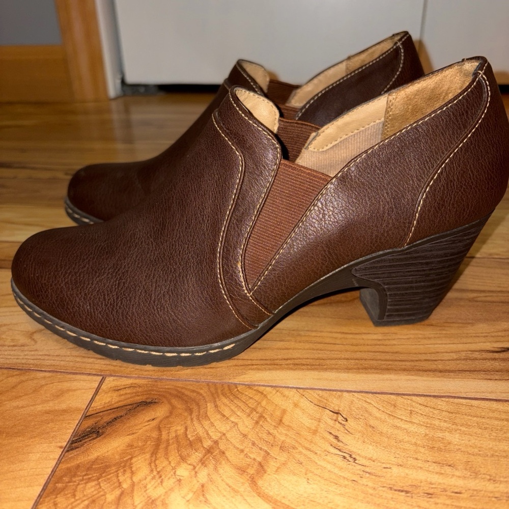 NWOT Croft & Barrow mahogany brown heeled shoe bootie 9W